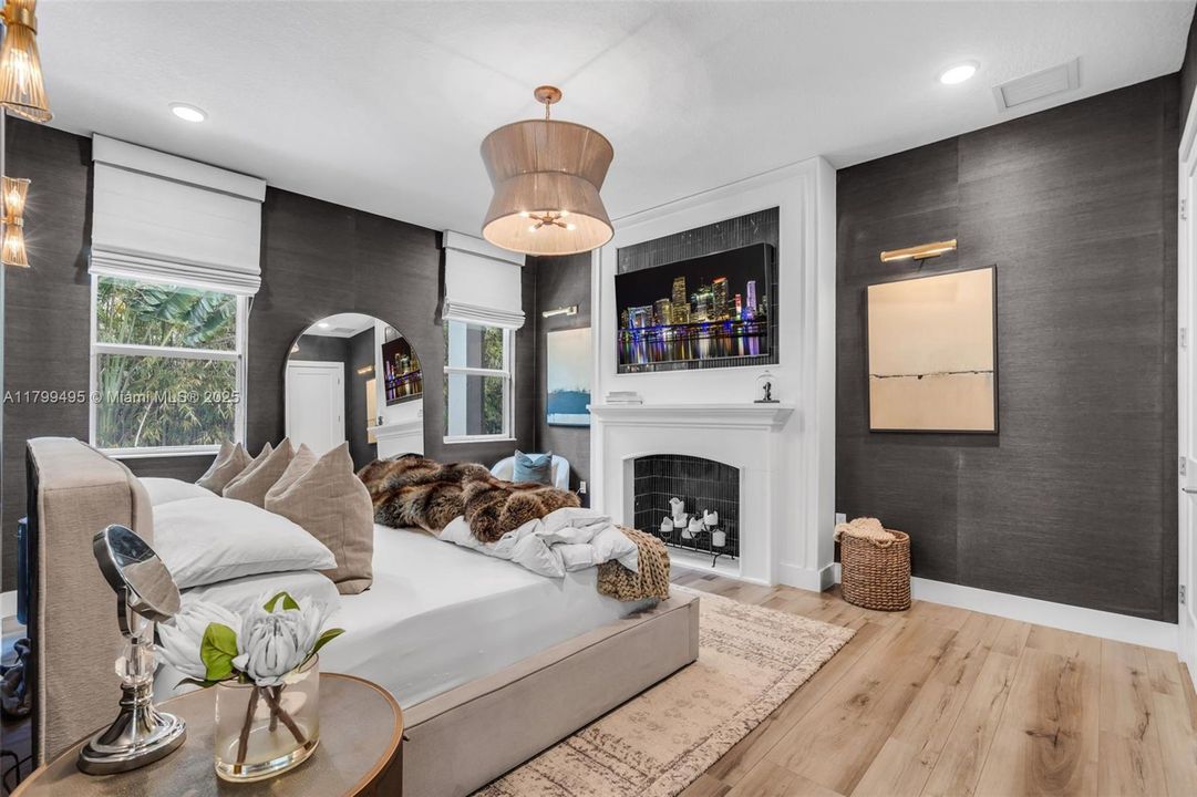 最近售出: $1,450,000 (4 贝兹, 3 浴室, 2702 平方英尺)