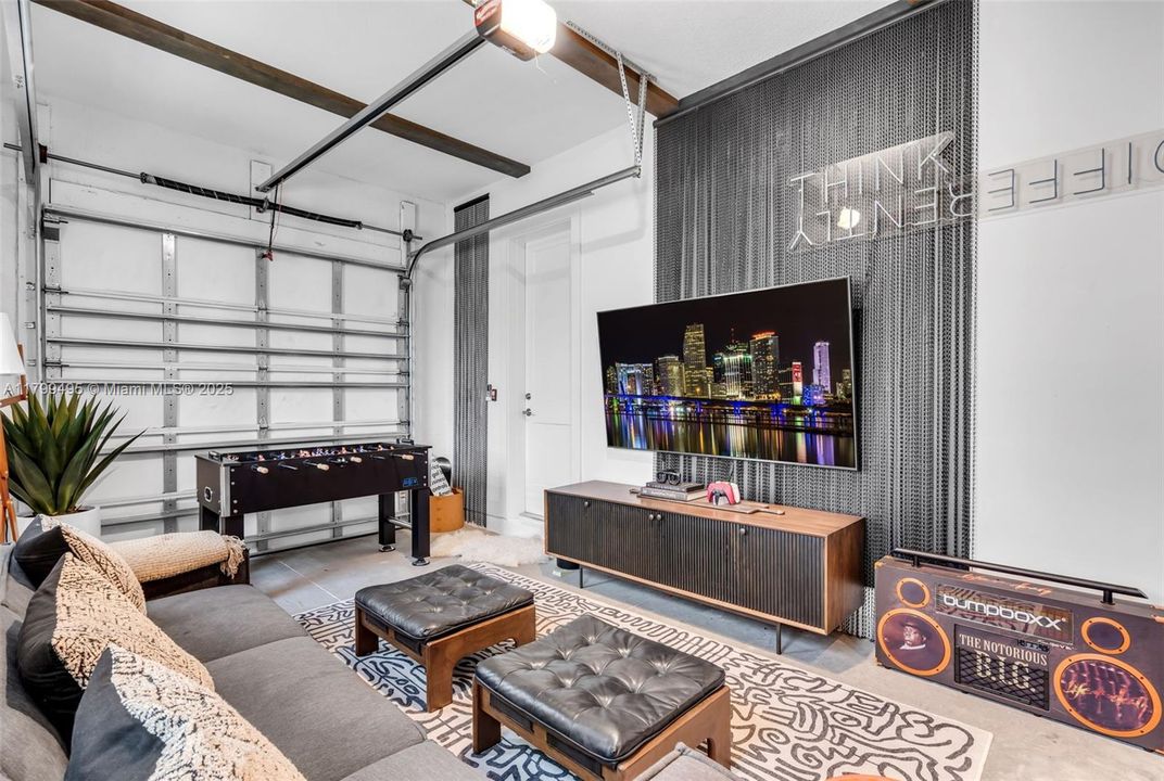 最近售出: $1,450,000 (4 贝兹, 3 浴室, 2702 平方英尺)