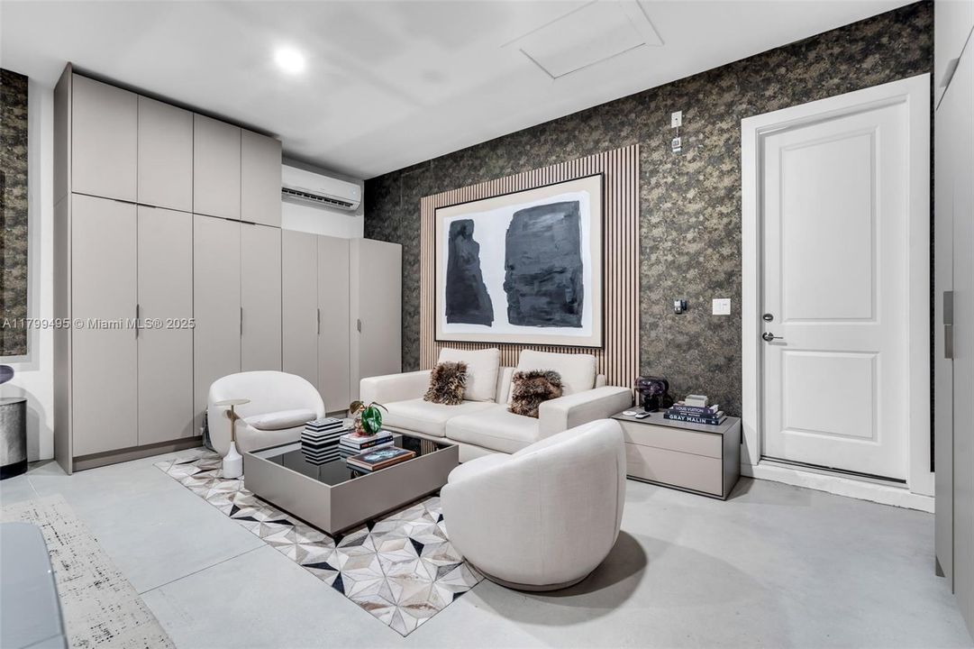 最近售出: $1,450,000 (4 贝兹, 3 浴室, 2702 平方英尺)