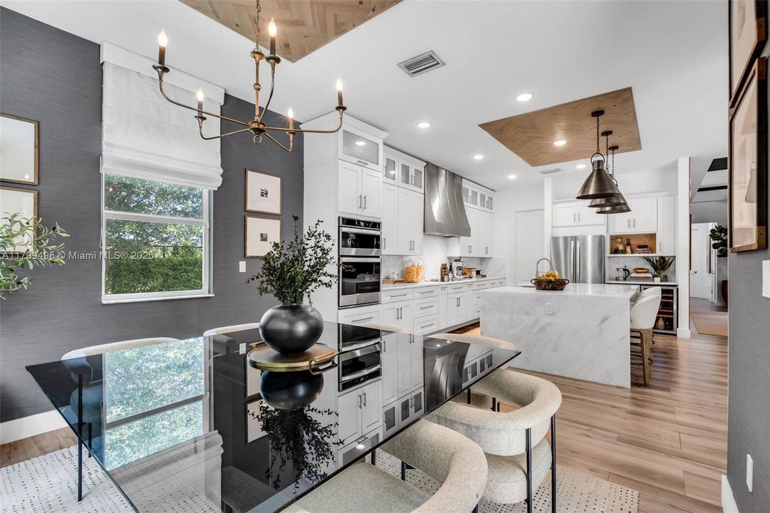 最近售出: $1,450,000 (4 贝兹, 3 浴室, 2702 平方英尺)