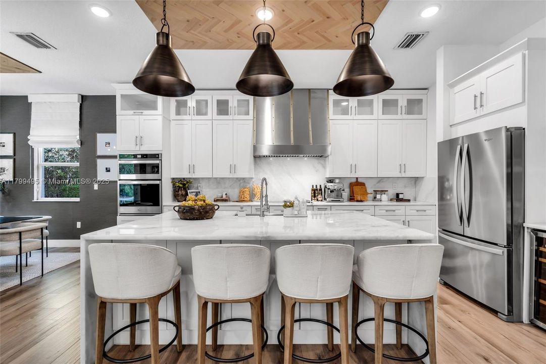 最近售出: $1,450,000 (4 贝兹, 3 浴室, 2702 平方英尺)