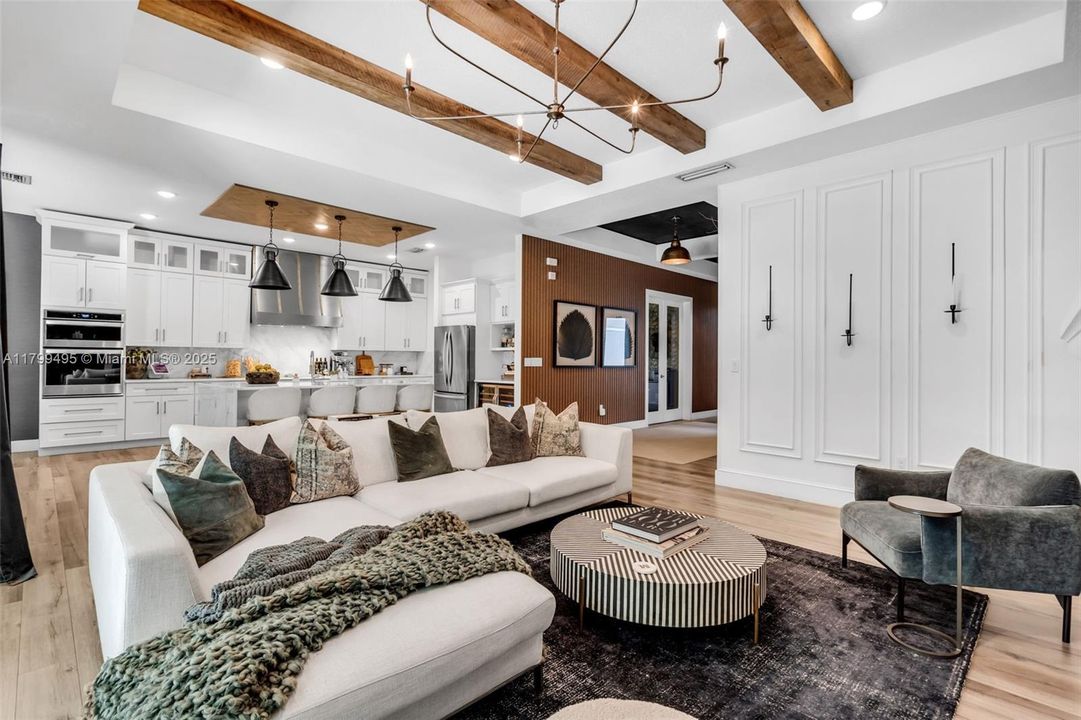 最近售出: $1,450,000 (4 贝兹, 3 浴室, 2702 平方英尺)