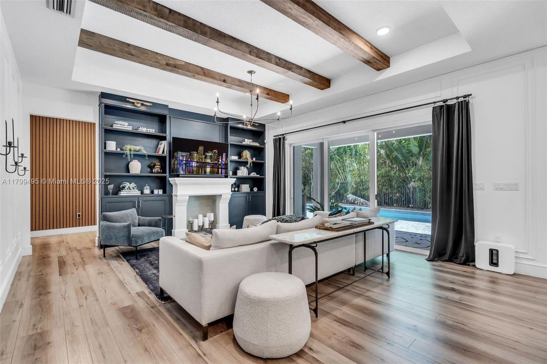 最近售出: $1,450,000 (4 贝兹, 3 浴室, 2702 平方英尺)