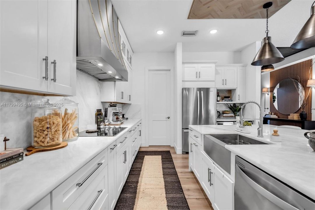 最近售出: $1,450,000 (4 贝兹, 3 浴室, 2702 平方英尺)