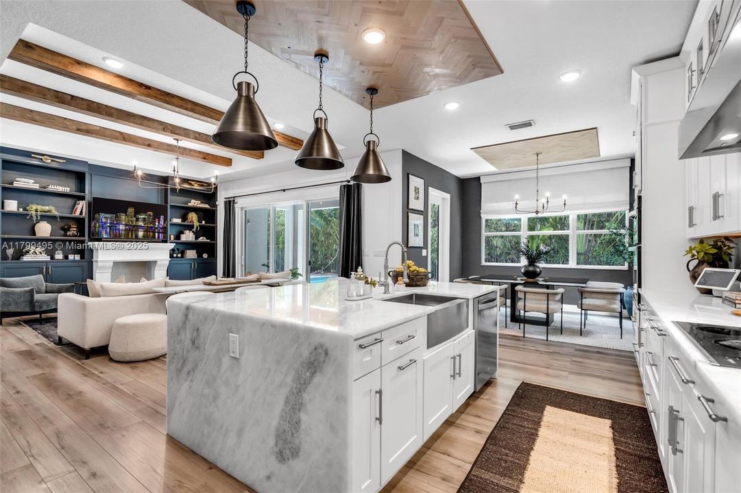 最近售出: $1,450,000 (4 贝兹, 3 浴室, 2702 平方英尺)