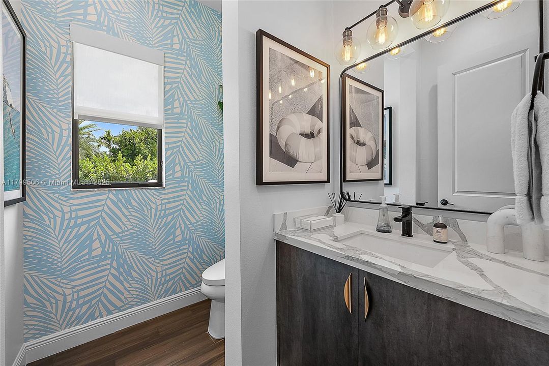 Недавно продано: $2,000,000 (4 спален, 3 ванн, 3922 Квадратных фут)