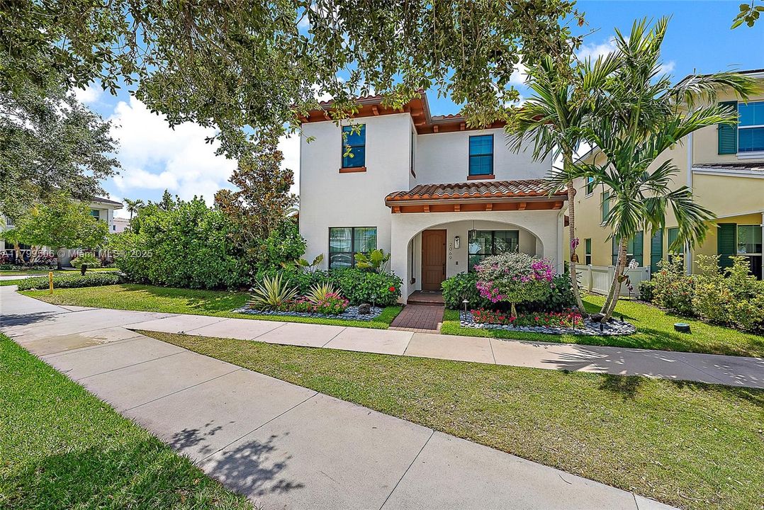 Недавно продано: $2,000,000 (4 спален, 3 ванн, 3922 Квадратных фут)