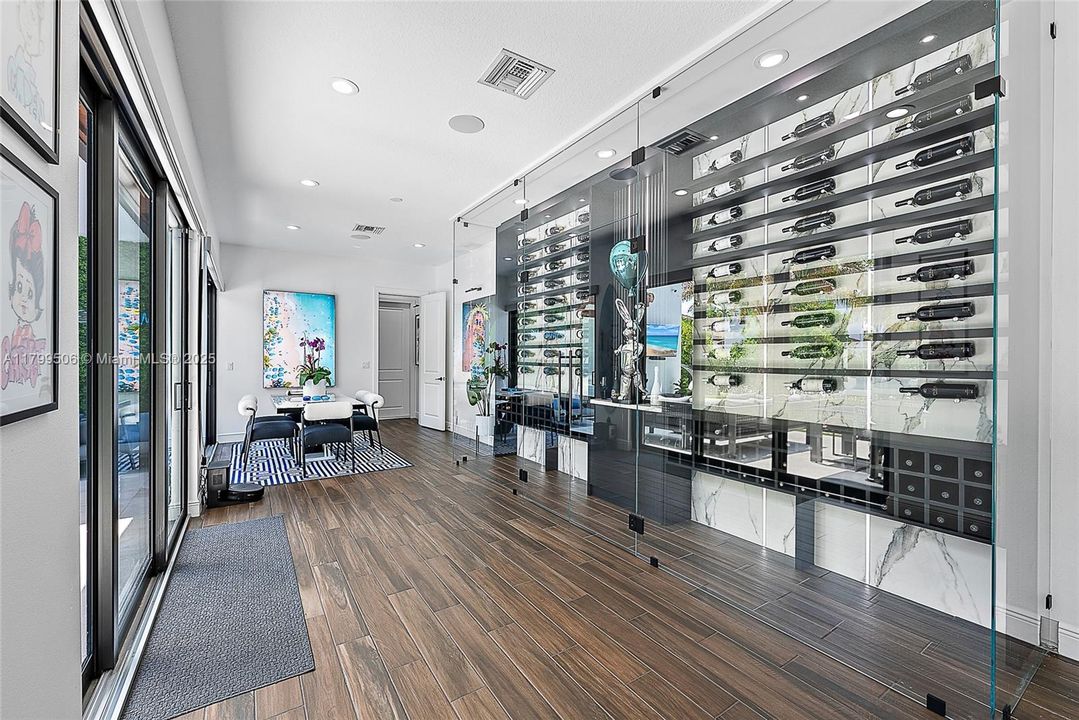 Недавно продано: $2,000,000 (4 спален, 3 ванн, 3922 Квадратных фут)