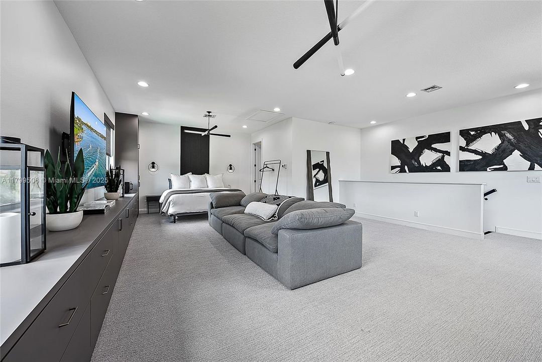 Недавно продано: $2,000,000 (4 спален, 3 ванн, 3922 Квадратных фут)