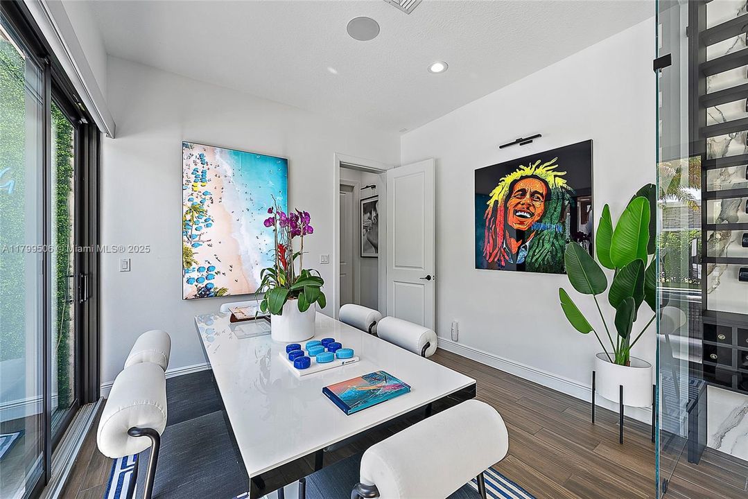 Недавно продано: $2,000,000 (4 спален, 3 ванн, 3922 Квадратных фут)