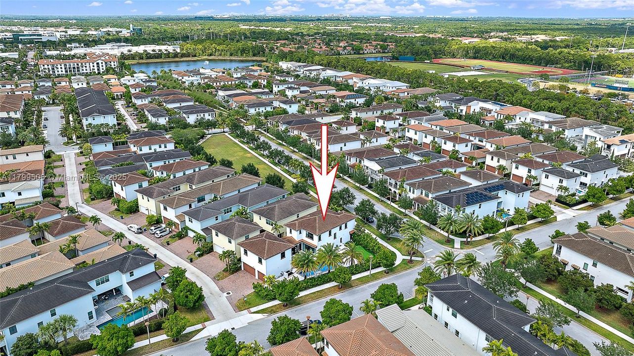 Недавно продано: $2,000,000 (4 спален, 3 ванн, 3922 Квадратных фут)