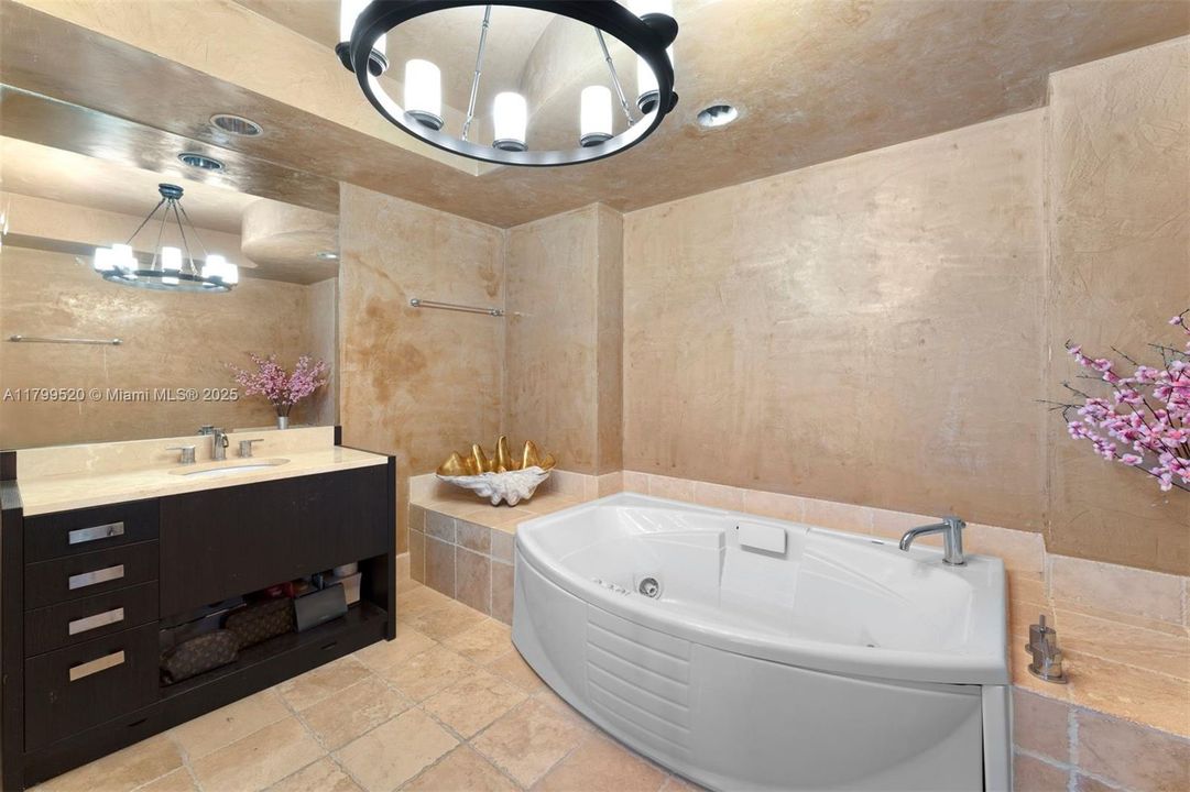 En Venta: $2,295,000 (3 camas, 3 baños, 2137 Pies cuadrados)