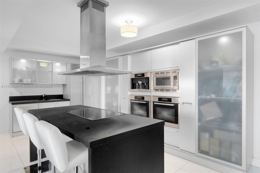 En Venta: $2,295,000 (3 camas, 3 baños, 2137 Pies cuadrados)