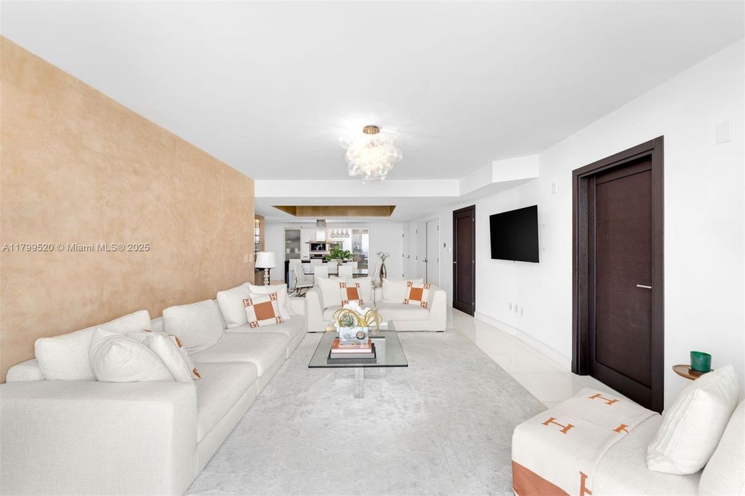 En Venta: $2,295,000 (3 camas, 3 baños, 2137 Pies cuadrados)