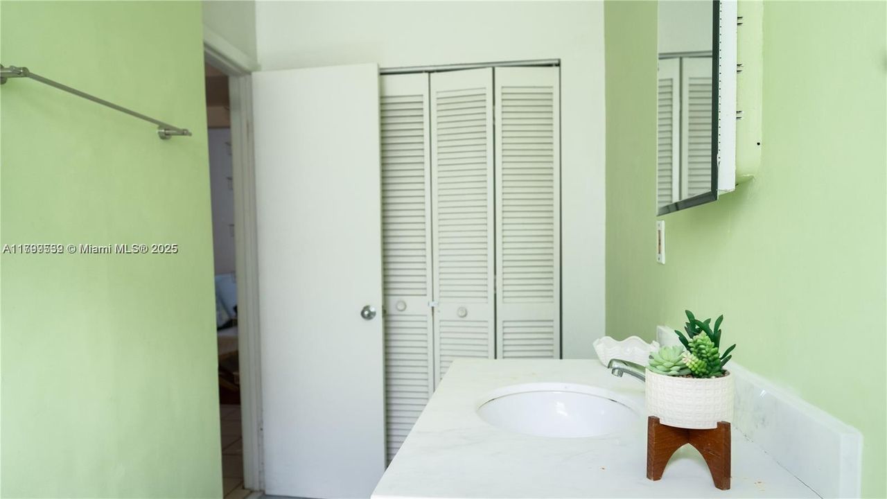 Недавно продано: $244,000 (1 спален, 1 ванн, 600 Квадратных фут)