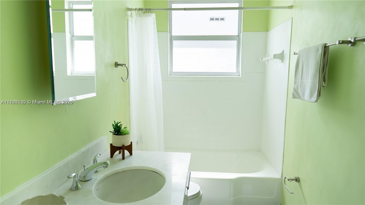 Недавно продано: $244,000 (1 спален, 1 ванн, 600 Квадратных фут)