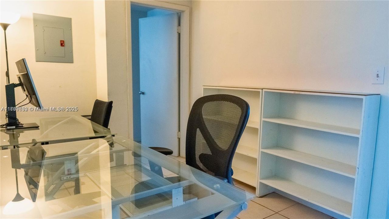 Недавно продано: $244,000 (1 спален, 1 ванн, 600 Квадратных фут)