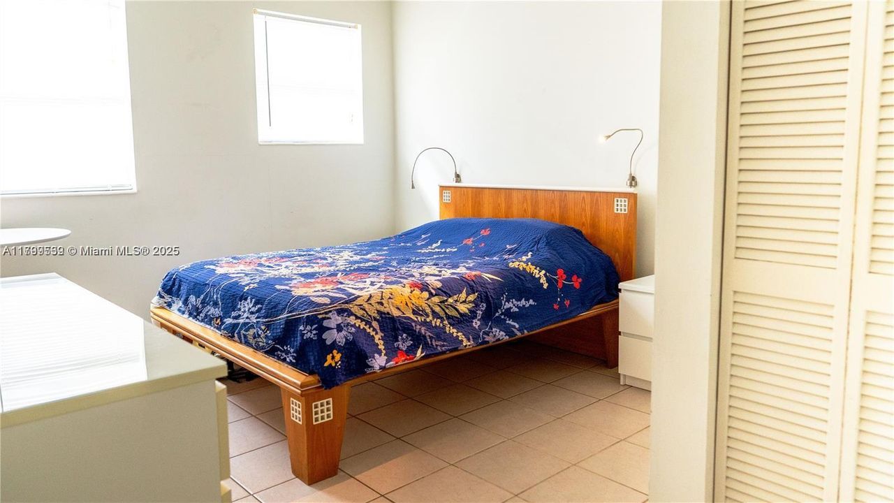 Недавно продано: $244,000 (1 спален, 1 ванн, 600 Квадратных фут)