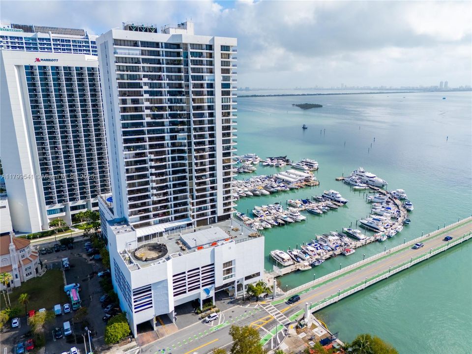 待售: $345,000 (0 贝兹, 1 浴室, 380 平方英尺)