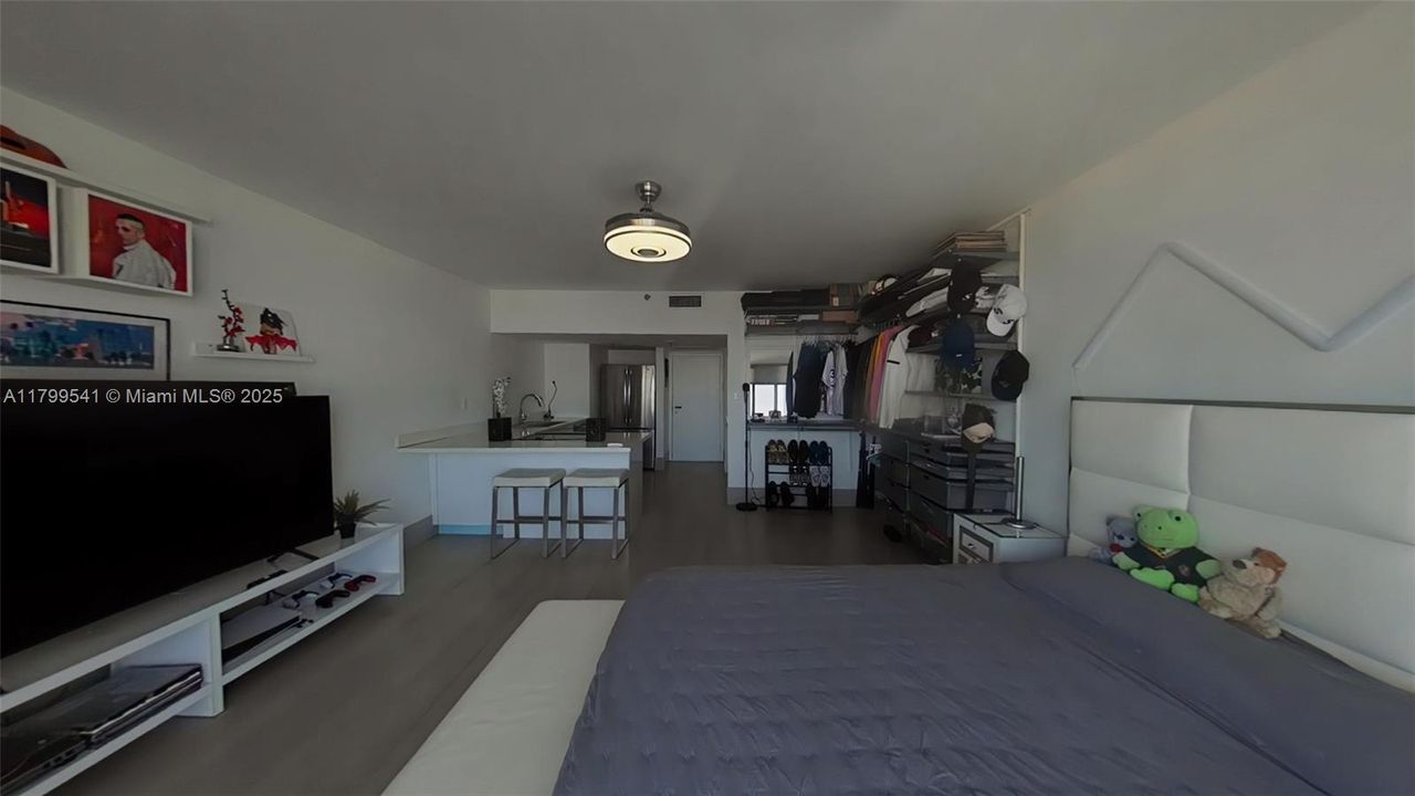 待售: $345,000 (0 贝兹, 1 浴室, 380 平方英尺)