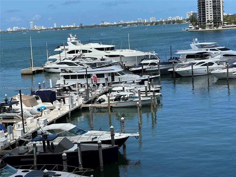 待售: $345,000 (0 贝兹, 1 浴室, 380 平方英尺)