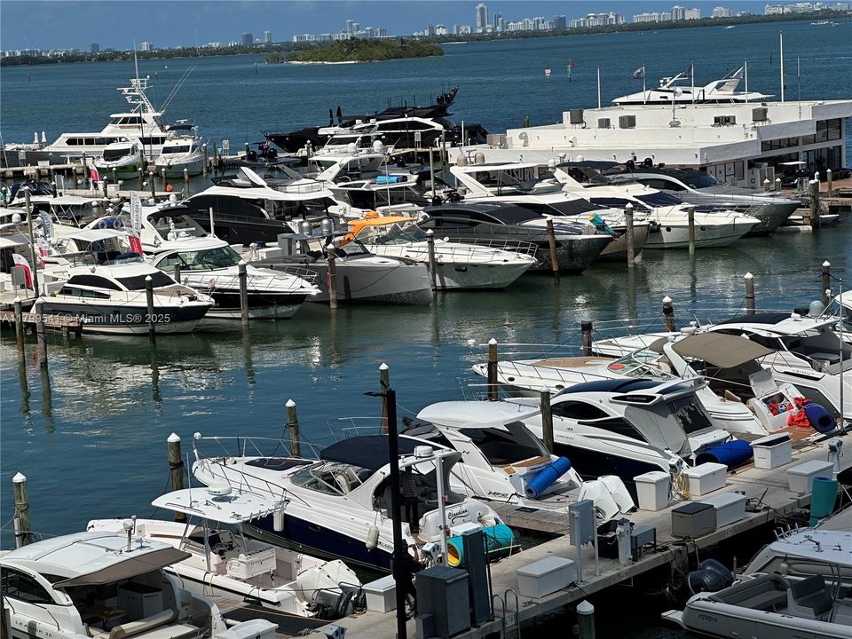 待售: $345,000 (0 贝兹, 1 浴室, 380 平方英尺)