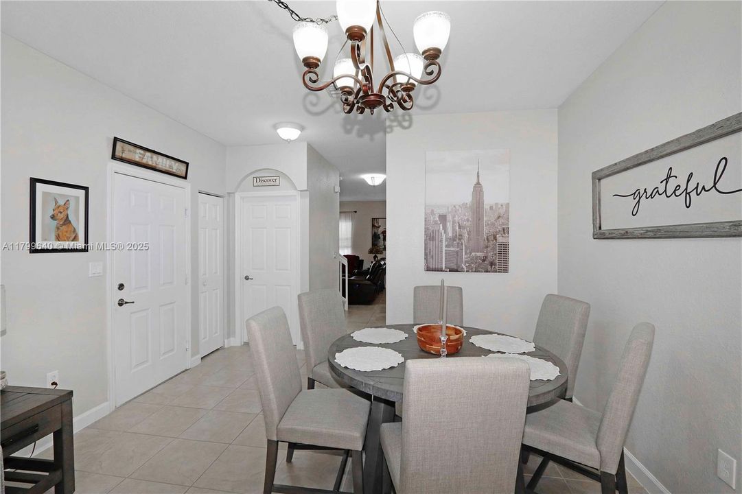 Vendido Recientemente: $500,000 (3 camas, 2 baños, 1787 Pies cuadrados)