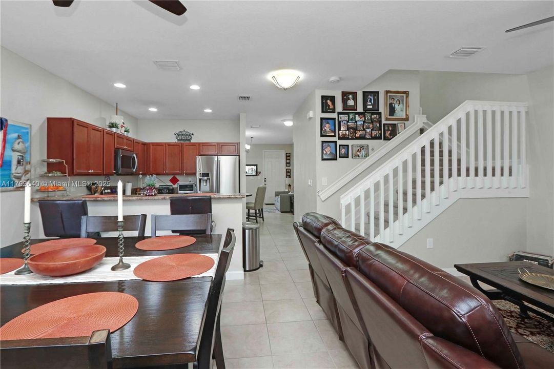 Vendido Recientemente: $500,000 (3 camas, 2 baños, 1787 Pies cuadrados)