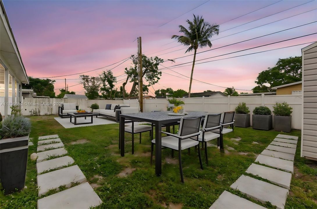 Недавно продано: $569,000 (3 спален, 2 ванн, 1551 Квадратных фут)