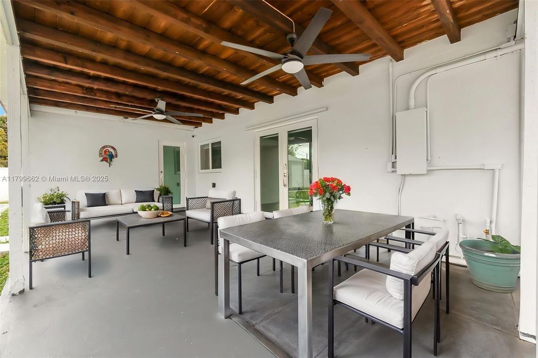 Недавно продано: $569,000 (3 спален, 2 ванн, 1551 Квадратных фут)