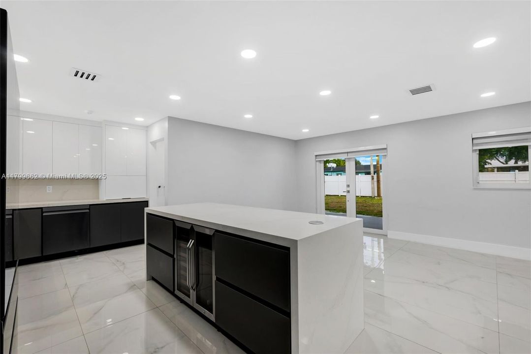 Недавно продано: $569,000 (3 спален, 2 ванн, 1551 Квадратных фут)