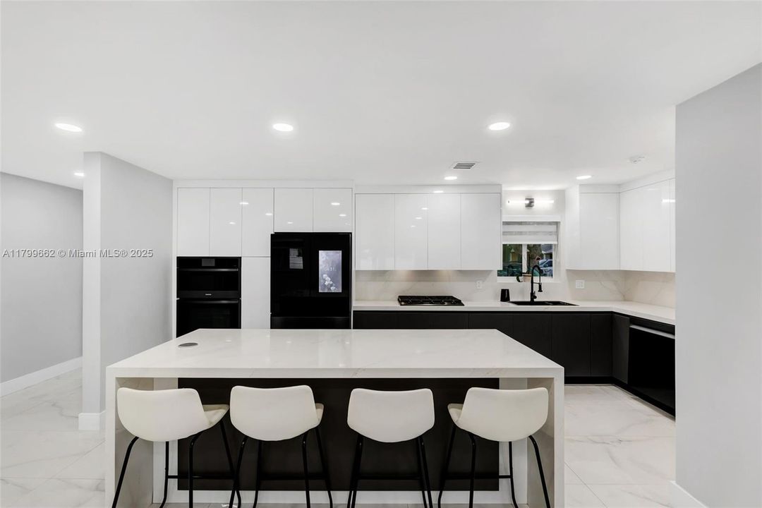 Недавно продано: $569,000 (3 спален, 2 ванн, 1551 Квадратных фут)