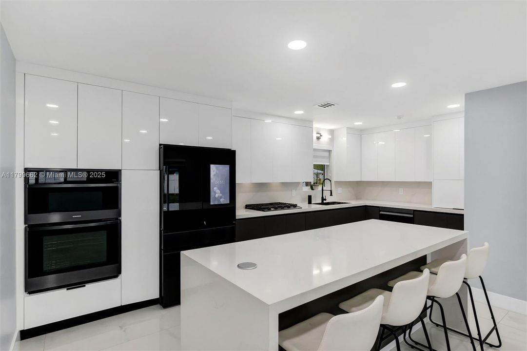 Недавно продано: $569,000 (3 спален, 2 ванн, 1551 Квадратных фут)