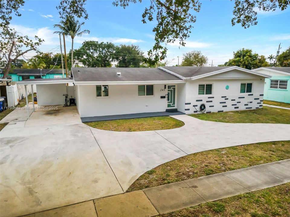 Недавно продано: $569,000 (3 спален, 2 ванн, 1551 Квадратных фут)