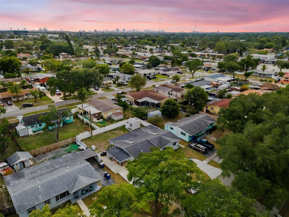 Недавно продано: $569,000 (3 спален, 2 ванн, 1551 Квадратных фут)