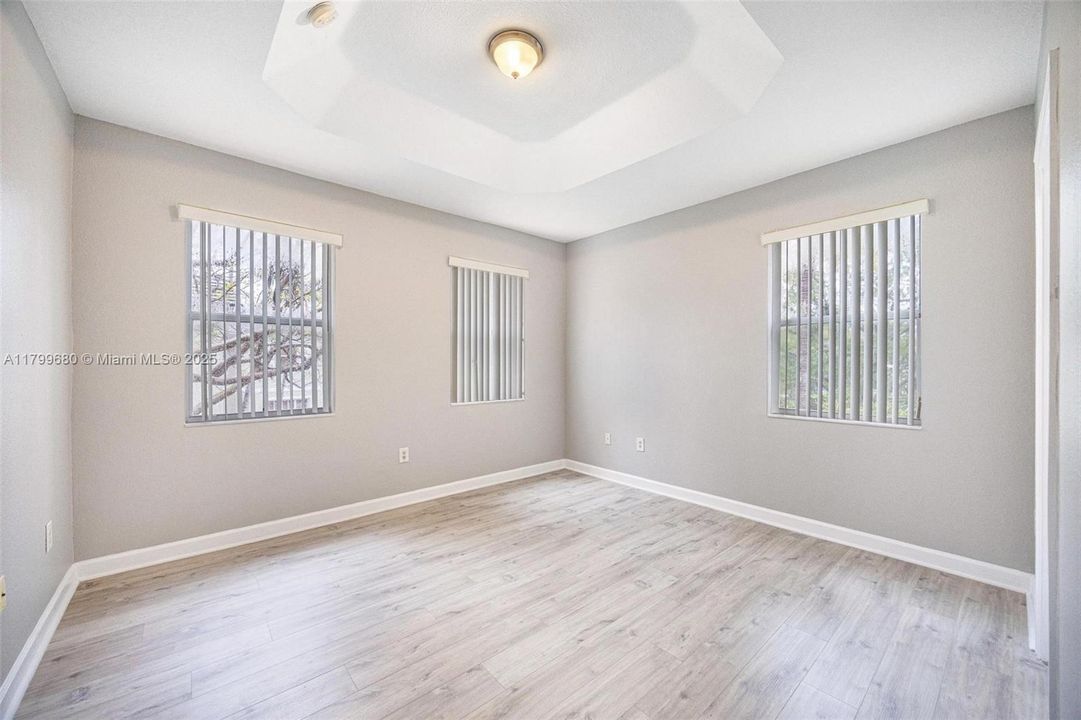 Active With Contract: $221,000 (3 beds, 2 baths, 1151 Square Feet)