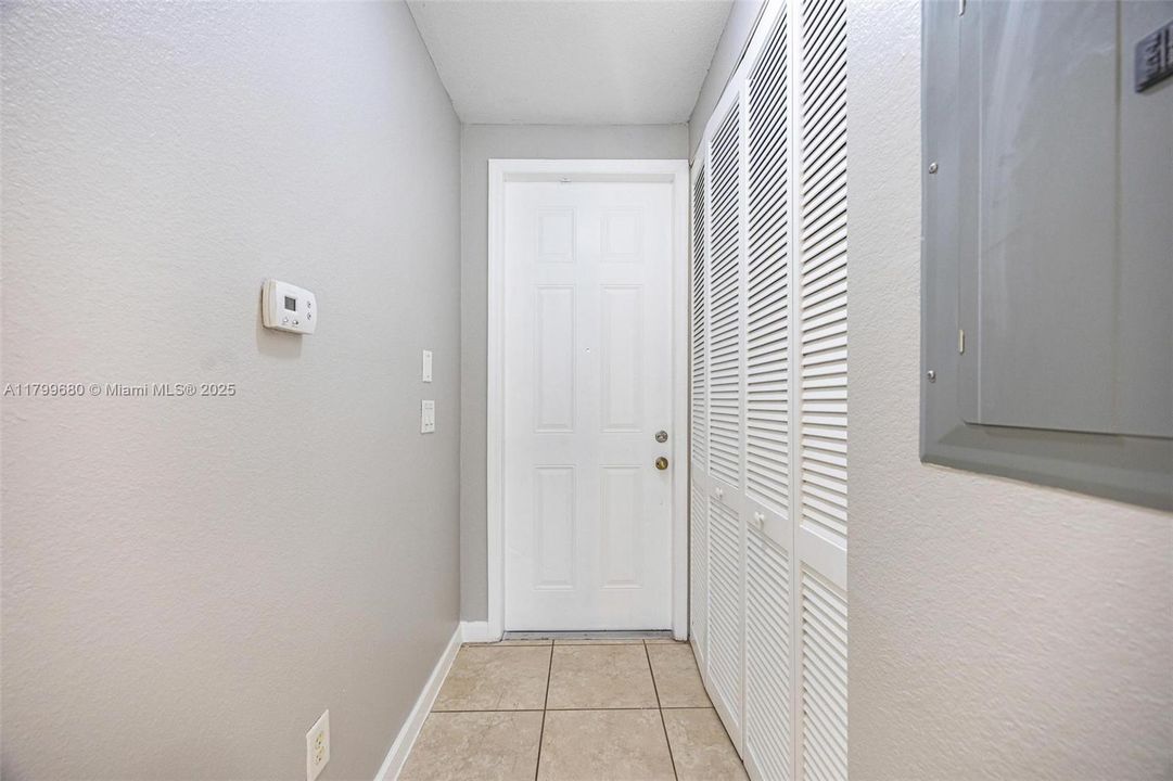 Active With Contract: $221,000 (3 beds, 2 baths, 1151 Square Feet)