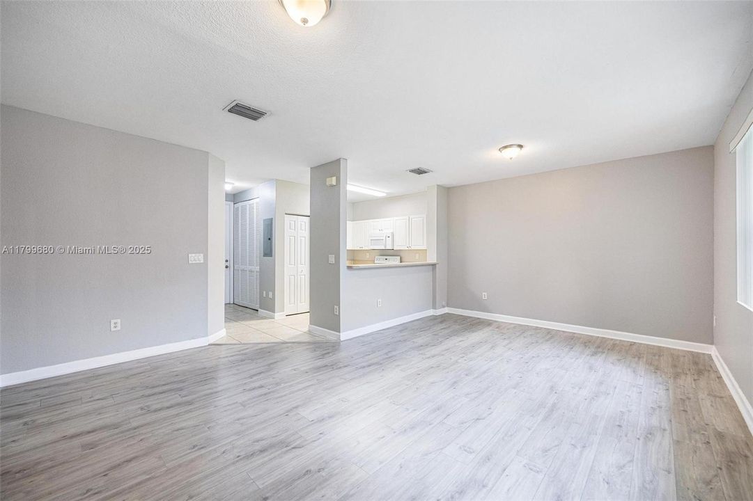 Active With Contract: $221,000 (3 beds, 2 baths, 1151 Square Feet)