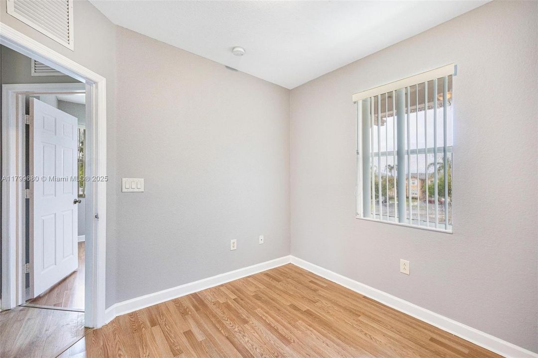 Active With Contract: $221,000 (3 beds, 2 baths, 1151 Square Feet)