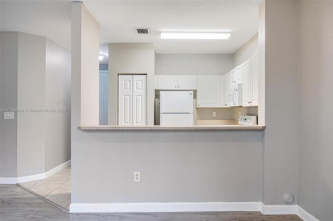 Active With Contract: $221,000 (3 beds, 2 baths, 1151 Square Feet)