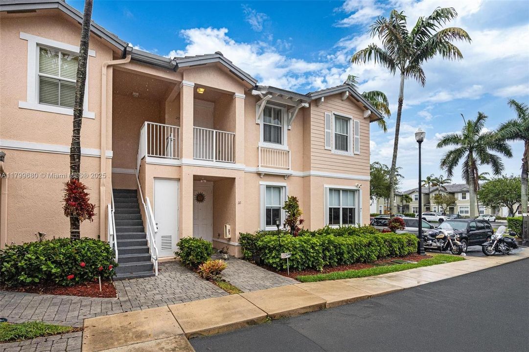 Active With Contract: $221,000 (3 beds, 2 baths, 1151 Square Feet)