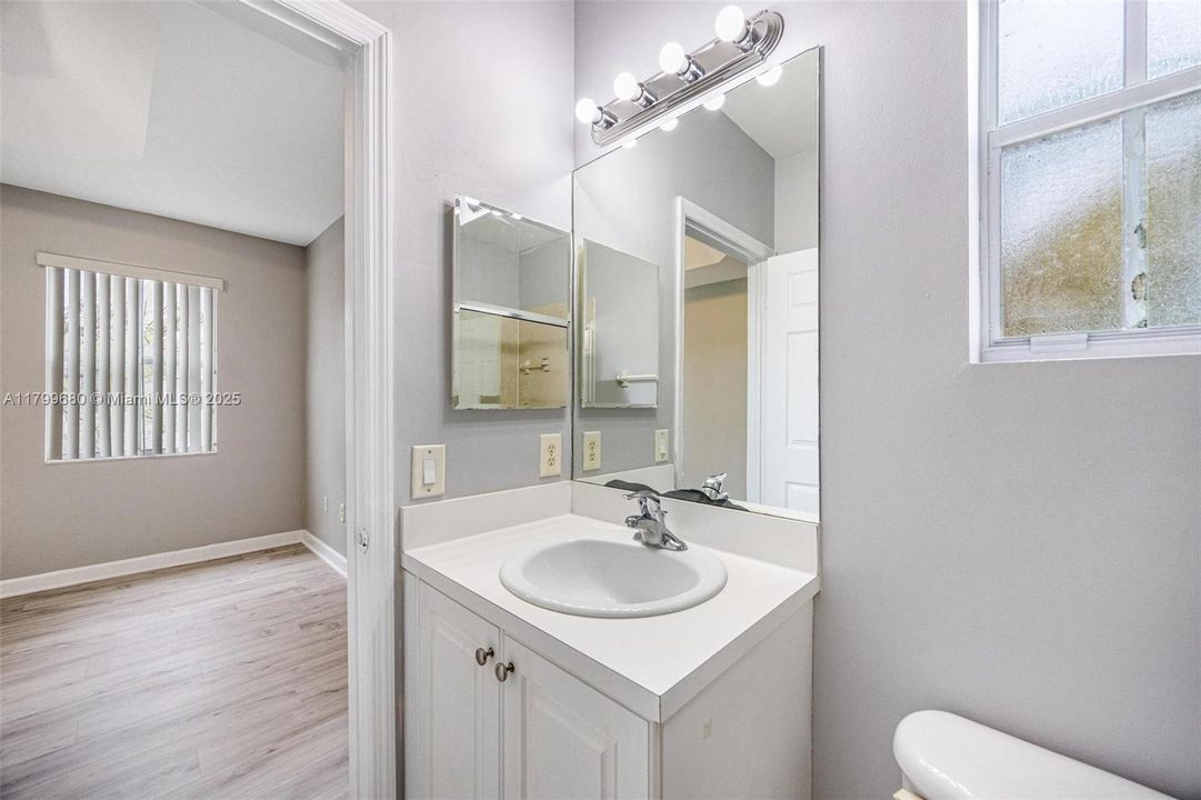 Active With Contract: $221,000 (3 beds, 2 baths, 1151 Square Feet)