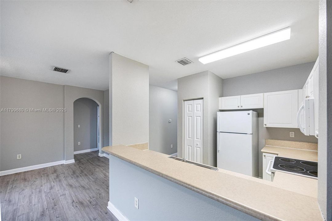 Active With Contract: $221,000 (3 beds, 2 baths, 1151 Square Feet)