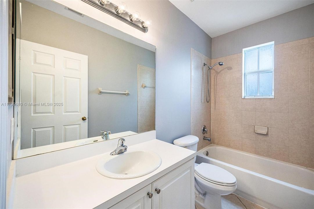 Active With Contract: $221,000 (3 beds, 2 baths, 1151 Square Feet)