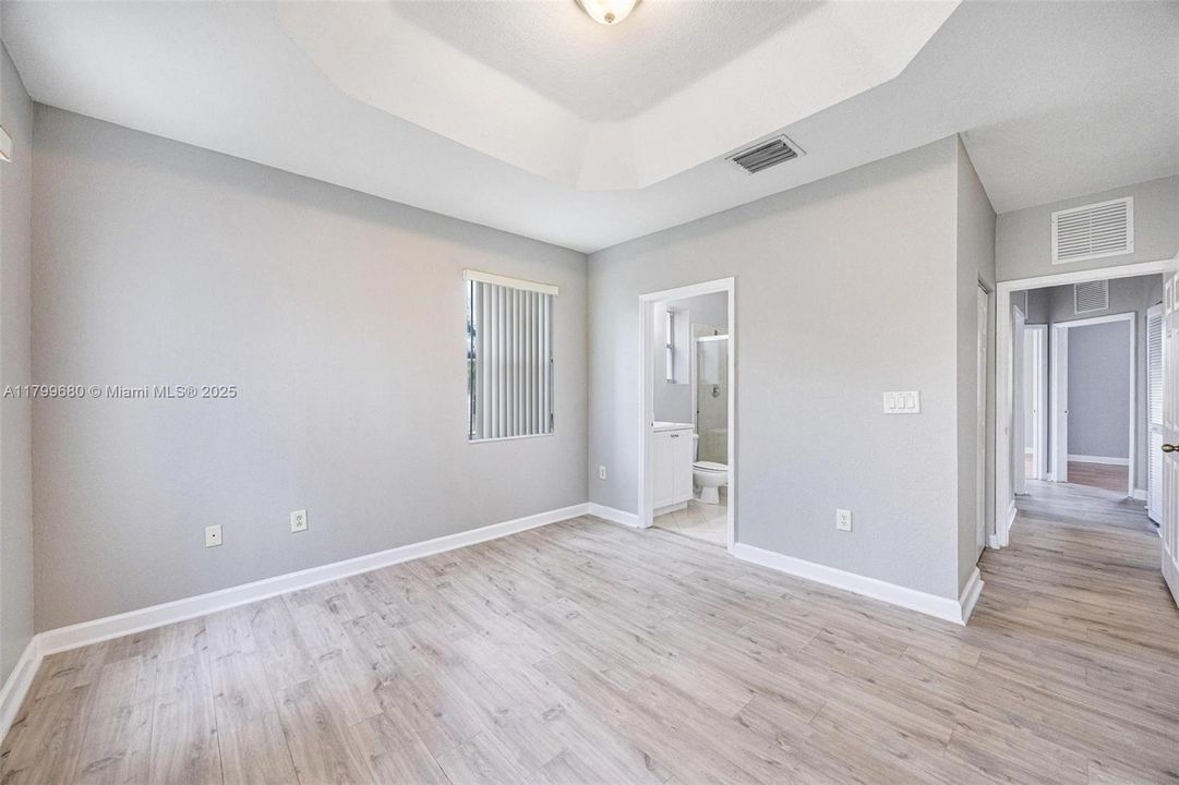 Active With Contract: $221,000 (3 beds, 2 baths, 1151 Square Feet)