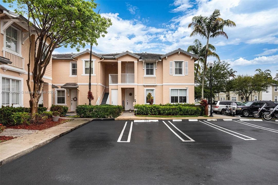 Active With Contract: $221,000 (3 beds, 2 baths, 1151 Square Feet)