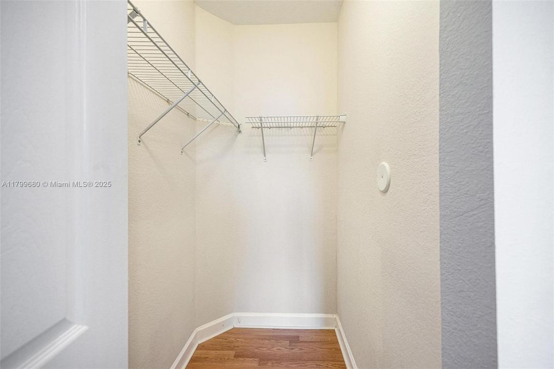 Active With Contract: $221,000 (3 beds, 2 baths, 1151 Square Feet)