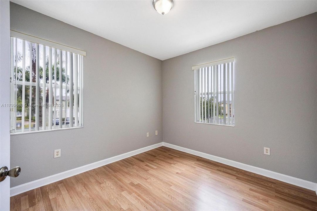 Active With Contract: $221,000 (3 beds, 2 baths, 1151 Square Feet)