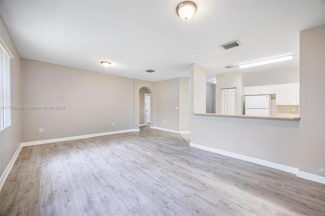 Active With Contract: $221,000 (3 beds, 2 baths, 1151 Square Feet)