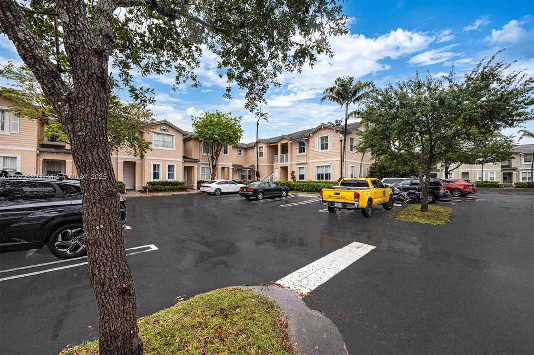 Active With Contract: $221,000 (3 beds, 2 baths, 1151 Square Feet)